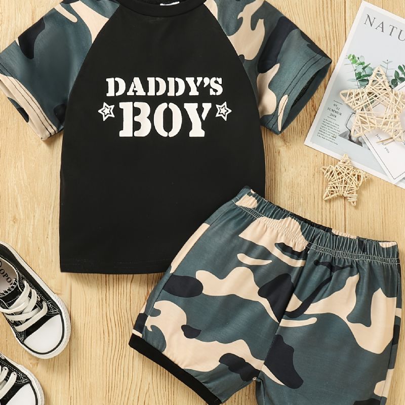 Fiúk Betűmintás Rövid Ujjú Felső + Camo Shorts Szett Gyerekruhák