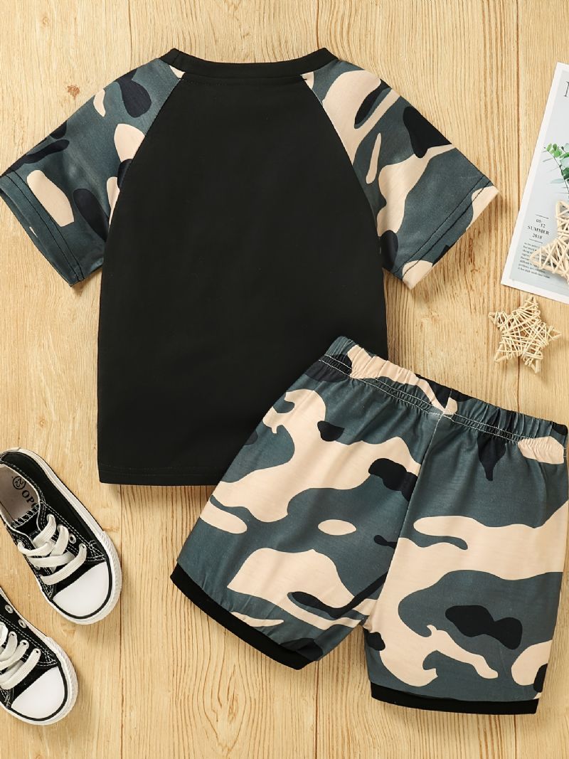 Fiúk Betűmintás Rövid Ujjú Felső + Camo Shorts Szett Gyerekruhák